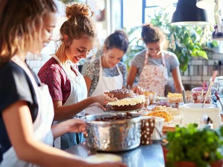 The Best Vegan Cake Baking Classes to Join